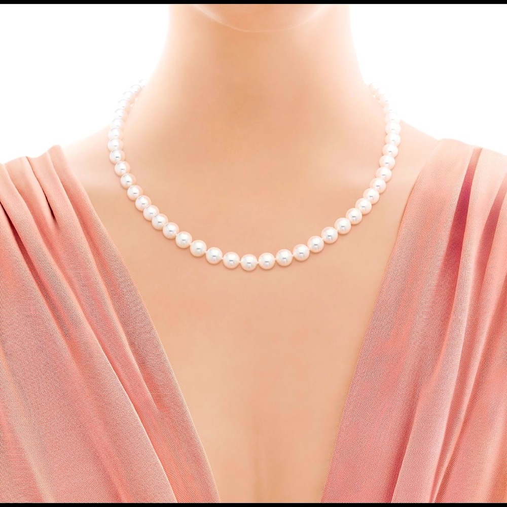 Tiffany & Co. Essential Pearls Necklace. 16”